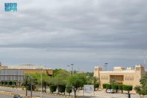 تكونات السحب الركامية ترسم لوحة فنية جمالية على سماء مدينة بريدة
