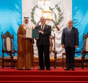 سفير خادم الحرمين الشريفين لدى المكسيك يقدم أوراق اعتماده سفيرًا غير مقيم فوق العادة ومفوضًا لدى غواتيمالا