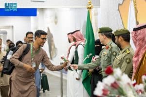 وصول أولى رحلات حجاج باكستان المستفيدين من مبادرة “طريق مكة” إلى المدينة المنورة