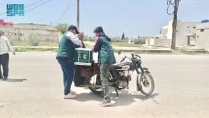 مركز الملك سلمان للإغاثة يوزّع (604) سلال غذائية في ريف دمشق
