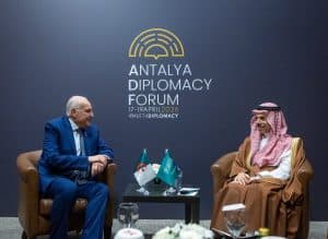على هامش منتدى أنطاليا الدبلوماسي 2026م.. وزير الخارجية يلتقي نظيره الجزائري