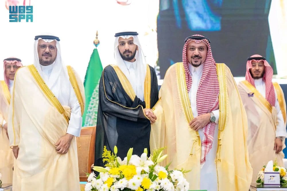 أمير القصيم يرعى حفل تخريج طلبة جامعة المستقبل