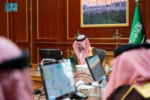 أمير المدينة المنورة يطلع على أعمال ومهام اللجنة الوطنية للجان العمالية