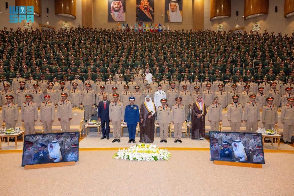 نيابةً عن وزير الدفاع.. نائب وزير الدفاع يرعى حفل تخريج طلبة كلية الملك عبدالعزيز الحربية
