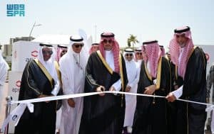 يُقدّم خيارًا مميزًا للتنقل والترفيه.. محافظ جدة يُدشِّن خدمة التاكسي البحري الفاخر بالمحافظة