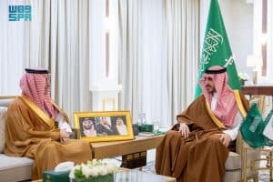 استعرض مستوى الجاهزية في منفذ الحديثة.. أمير منطقة الجوف يستقبل محافظ هيئة الزكاة والضريبة والجمارك