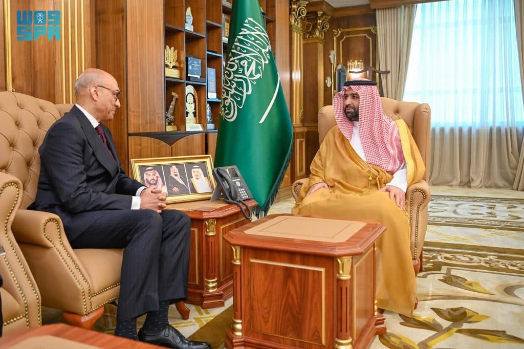 أمير جازان يستقبل سفير باكستان لدى المملكة