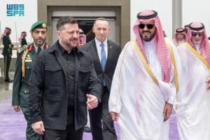 نائب أمير مكة المكرمة في مقدمة مستقبليه.. الرئيس الأوكراني يصل إلى جدة في زيارة رسمية للمملكة
