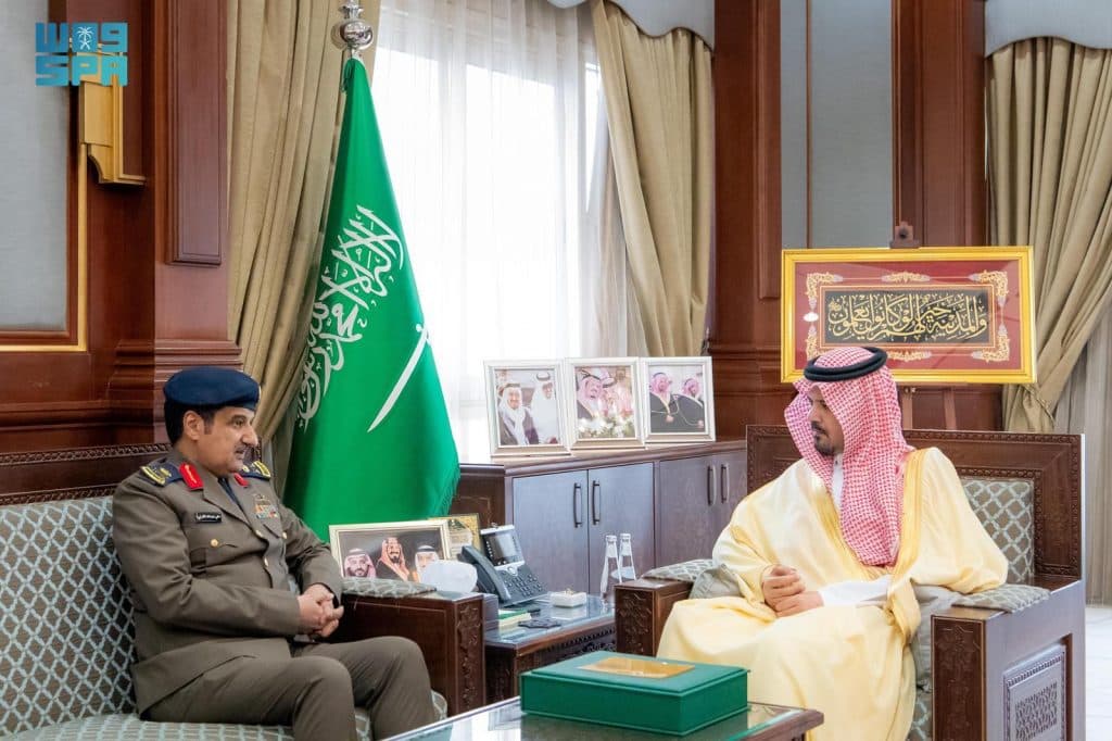 أمير المدينة المنورة يطّلع على تقرير الدفاع المدني واستعداداته لموسم الحج