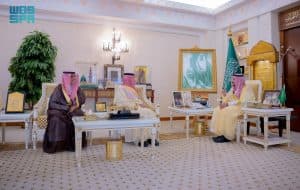 أمير منطقة القصيم يستقبل محافظ عنيزة ورئيس وأعضاء مجلس إدارة جمعية البر الخيرية بالمحافظة