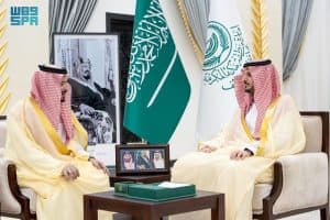الأمير فواز بن سلطان يستقبل رئيس ميدان الهجن بالطائف