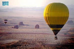 رحلات المنطاد في العُلا.. تجربة تتجاوز الترفيه إلى استكشاف الطبيعة