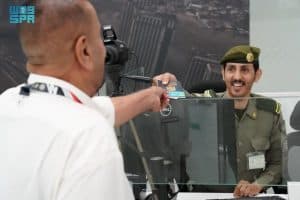 الجوازات بمنفذ جديدة عرعر تستقبل أولى طلائع ضيوف الرحمن من العراق