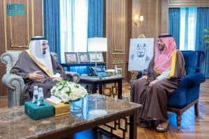 استعرض الجهود المبذولة لخدمة ضيوف الرحمن عبر منفذ جديدة عرعر.. أمير منطقة الحدود الشمالية يستقبل وزير الحج والعمرة
