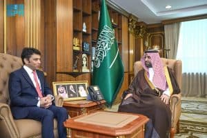 ناقشا العديد من المواضيع ذات الاهتمام المشترك.. أمير منطقة جازان يستقبل القنصل الباكستاني في جدة