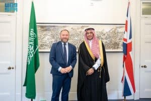 مساعد وزير الثقافة يلتقي وزير الدولة للصناعات الإبداعية والإعلام والفنون البريطاني