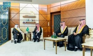 استعرضا أبرز المبادرات والخدمات المقدّمة للمستفيدين.. أمير الشرقية ونائبه يستقبلان مدير البريد السعودي بالمنطقة