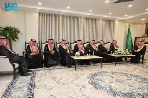 أشاد بجهودها في دعم بيئة العمل وتعزيز الحقوق المهنية.. أمير منطقة نجران يستقبل رئيس اللجنة الوطنية للجان العمالية بالمملكة