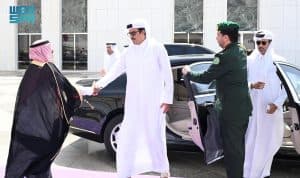 أمير قطر يغادر جدة عقب مشاركته في القمة الخليجية التشاورية
