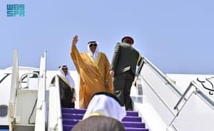 ولي عهد الكويت يغادر جدة عقب مشاركته في القمة الخليجية التشاورية