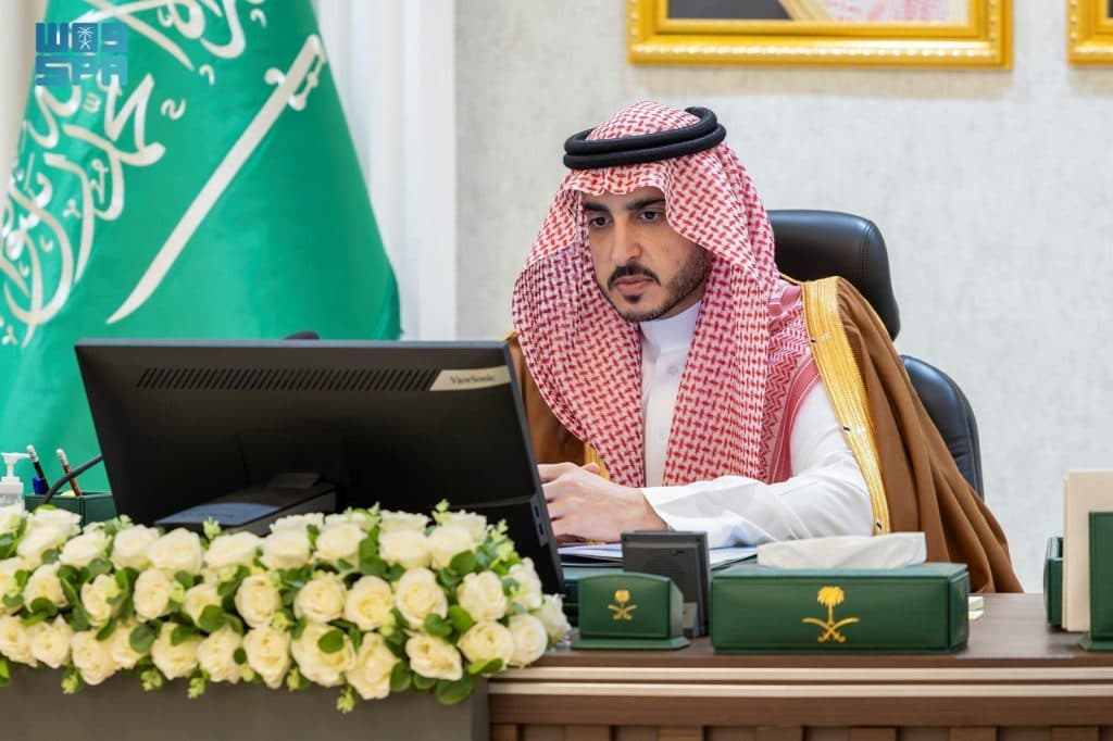 أكد أهمية تفعيل المبادرات المجتمعية ورفع أثرها.. أمير الجوف يرأس اجتماع لجنة المسؤولية الاجتماعية بالمنطقة