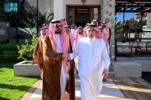 نائب أمير مكة المكرمة يُقدم تعازيه للدكتور القصبي