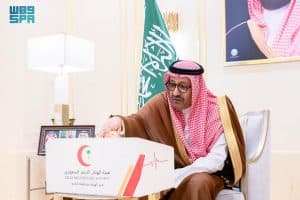 أمير منطقة الباحة يُدشِّن مشروع “أجهزة الصدمات في الأماكن العامة”