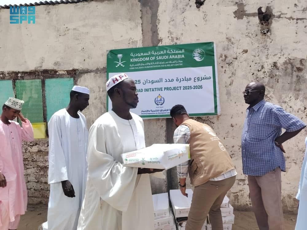 مركز الملك سلمان للإغاثة يوزع (1.500) كرتون تمر في ولاية سنار بالسودان