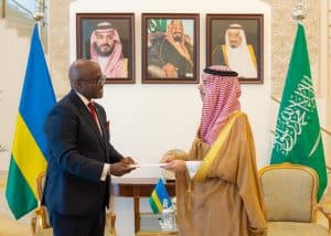 ولي العهد يتلقى رسالة خطية من رئيس رواندا