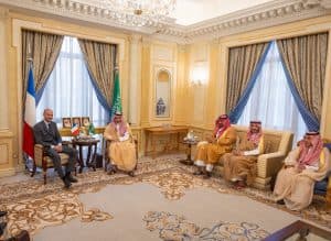 وزير الخارجية يستقبل نظيره الفرنسي