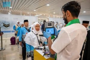 مبادرة “طريق مكة”.. منظومة تشغيلية متقدمة تُيسّر إجراءات ضيوف الرحمن في منفذ ماكاسار بإندونيسيا