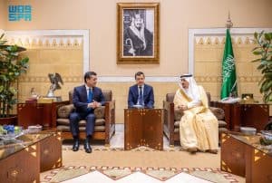 بحثا الموضوعات ذات الاهتمام المشترك.. أمير الرياض يستقبل وزير خارجية أوزبكستان