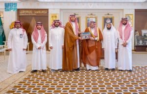 أمير القصيم يتسلّم التقرير السنوي لفرع وزارة التجارة بالمنطقة