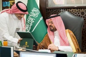 نائب أمير مكة يُدشّن 10 مشروعات للطرق.. وحملة “طرق متميزة آمنة” بالمنطقة