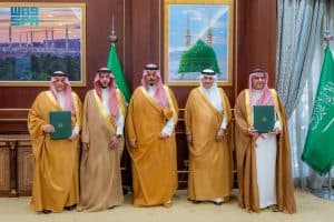 أمير منطقة المدينة المنورة يشهد توقيع مذكرة تعاون بين إمارة المنطقة والمركز الوطني لسلامة النقل