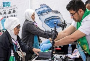 عبر مبادرة “طريق مكة”.. رحلة حج تجمع بر الابنة وانسيابية الخدمات من ماكاسار