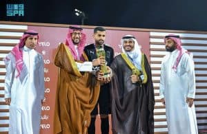 نائب أمير عسير يتوّج أبها بكأس دوري الدرجة الأولى