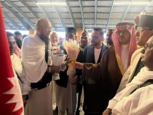 في مقدمة مودعيهم سفير خادم الحرمين الشريفين لدى نيبال.. مغادرة أول أفواج ضيوف الرحمن النيباليين إلى المملكة لأداء مناسك حج هذا العام