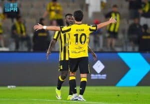 الاتحاد يكسب ضمك