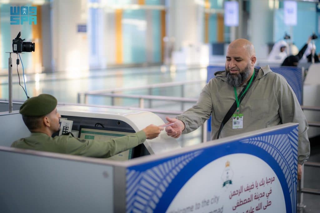 جوازات مطار الأمير محمد بن عبدالعزيز تستقبل أولى رحلات حجاج روسيا