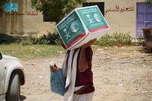 مركز الملك سلمان للإغاثة يوزّع 3240 سلة غذائية في محافظة لحج