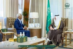 ناقشا عددًا من المواضيع ذات الاهتمام المشترك.. أمير المنطقة الشرقية يستقبل سفير جمهورية الدومينيكان لدى المملكة
