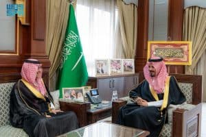 استعرض الجهود المبذولة لرفع جودة الخدمات المقدمة.. أمير منطقة المدينة المنورة يستقبل محافظ هيئة الزكاة والضريبة والجمارك