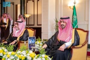 بارك لهم إنجازهم وحثهم على تحقيق المزيد.. نائب أمير تبوك يُكرّم الطلاب والطالبات الفائزين بجوائز “منافس”
