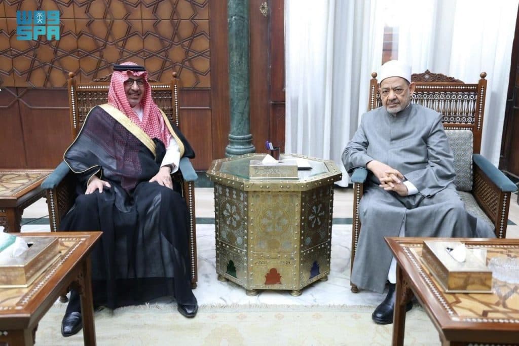 سفير خادم الحرمين الشريفين لدى مصر يلتقي شيخ الأزهر