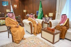 أمير حائل يستقبل المدير العام لفرع وزارة الموارد البشرية بالمنطقة