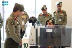 مدير عام الجوازات المكلف يقف ميدانيًا على سير العمل بجوازات منفذ الرقعي