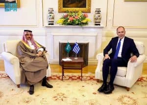 وزير الخارجية يلتقي وزير خارجية الجمهورية الهيلينية ويوقعان اتفاقية الإعفاء لحاملي الجوازات الدبلوماسية والخاصة