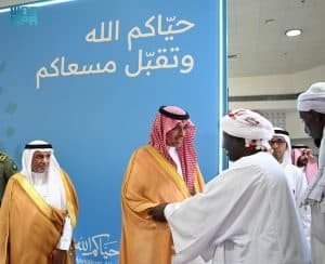 نيابةً عن نائب أمير مكة.. محافظ جدة يستقبل ضيوف الرحمن القادمين بحرًا من السودان بميناء جدة