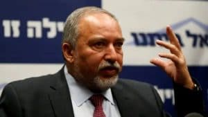 ليبرمان: إسرائيل تحولت إلى جمهورية موز بسبب نتنياهو!